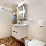 Japanese-inspired Hideaway In Calm, Cozy, And One Of A Kind Lejlighed *